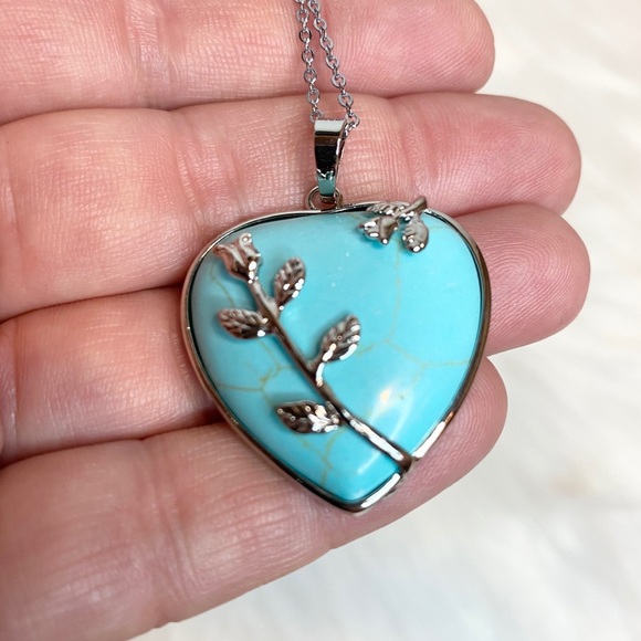 Heart & Rose Pendant Turquoise Colored Necklace w/18" Chain ~ Brand New - Picture 5 of 8